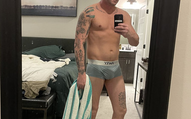 Chrisantonio: Ateşli dövme boşalma seansı