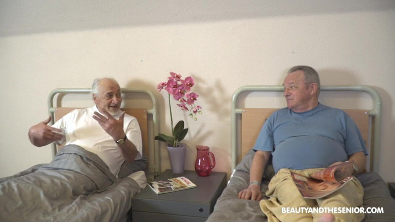 Granddadz: Nadržená Nana Garnet velmi tvrdě pracuje v domě důchodců od...