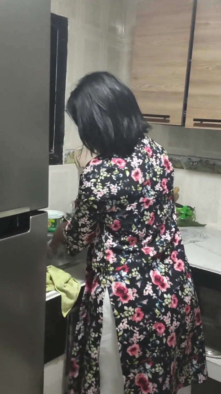 Crisanto999: Sexo com minha tia na cozinha enquanto seu marido está...