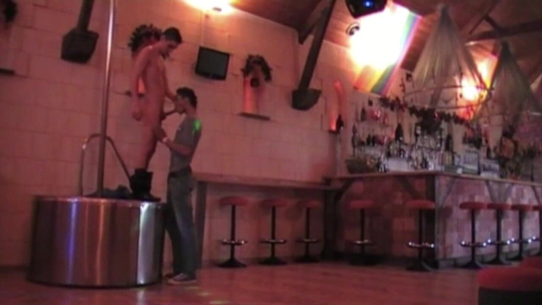 Crunch Boy: Twink latino follado en club de baile por su amigo