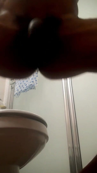 Borilasu: Borila geil en naakt in de badkamer omdat de geur...