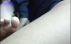 Kız arkadaşımın amına bir parmak veya vibratör sokuyorum.. Kız arkadaşımı çok incitti.