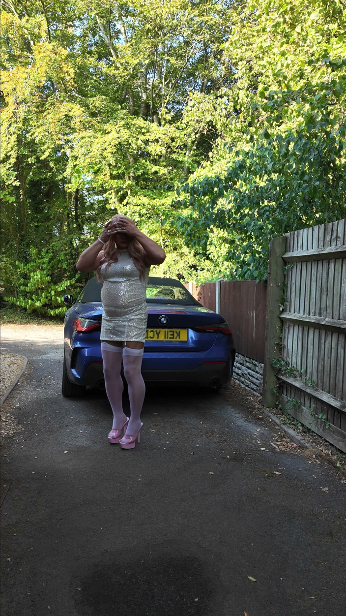 Kellycd2022: Crossdresser Kellycd2022 in Sexy White Stockings and Heels