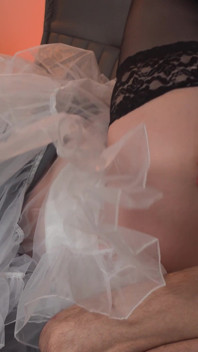 Dom dünner typ macht bBW-MILf-hausmädchen zu seiner persönlichen anal-aschenbecher-hure