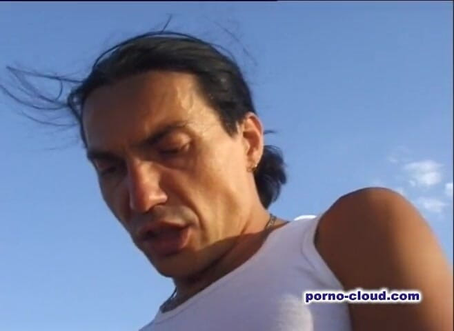Porno Cloud: Babcia i dziewczyny w orgii na świeżym powietrzu