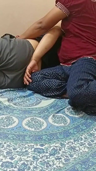 Com tesão bengali bhabhi chupando pau e fodido duro dentro da buceta preta
