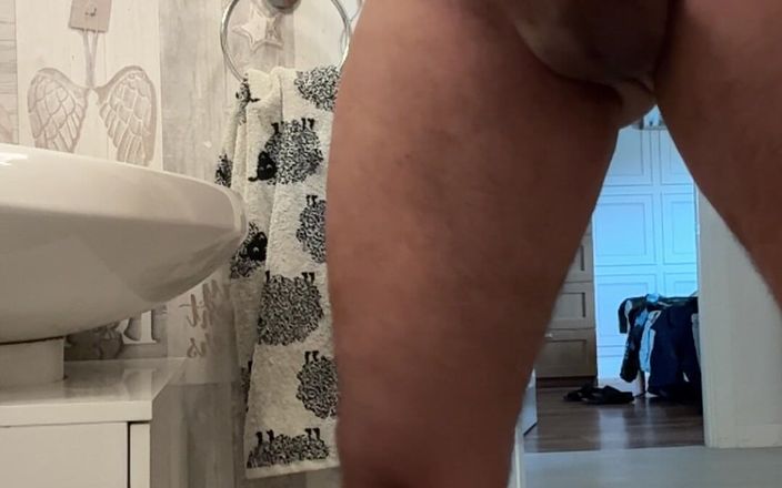 Kadu: Natural Uncut Cock Pissing on the Morning