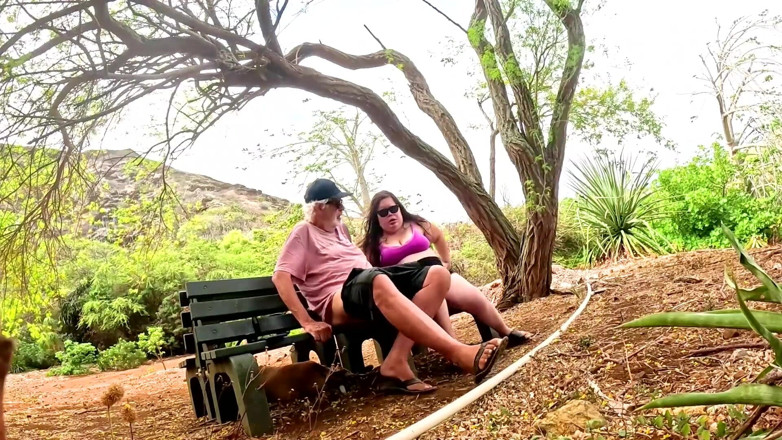 Jinx Ravic: 30-letni Jinx daje 60 lat Rex Blowjob