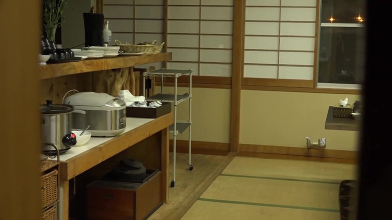 Vulture: L’hospitalité excessive qui m’y attendait était une hospitalité érotique au-delà de mon...