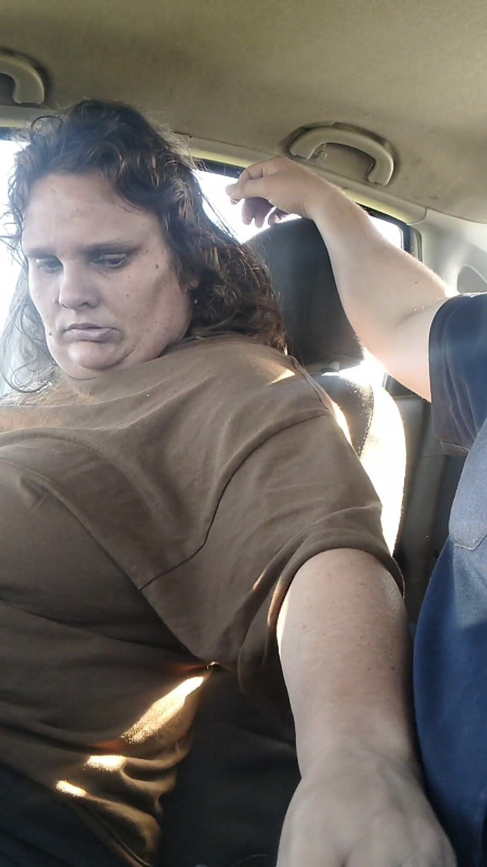 hothouse18xxx: Stacy deu a Jhonny uma punheta pervertida em seu carro (conversa...
