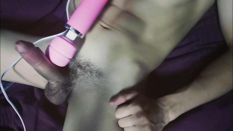 SEXY_GUYBEST: 大きなペニスのための大きくて強力なバイブレーターのテスト
