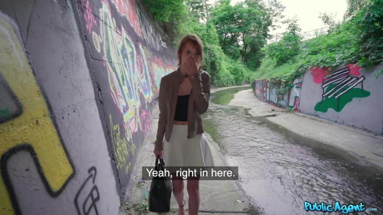 Public Agent: Public Agent-pixe Cut Ariela Donovan在隧道下吮吸鸡巴