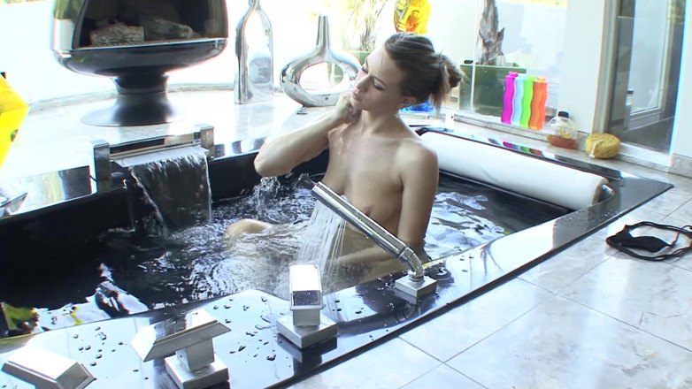 Naughty Girls: Ibu tiri MILF dalam menjilat pepek dan duduk muka dengan...