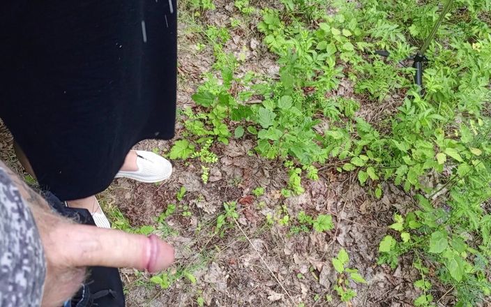 Zona901: 義母は公園で私のペニスをしゃぶり、熱い精液を飲み込みます
