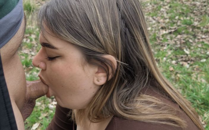 EvStPorno: Obciąganie w lesie, połykam całą spermę. Ustne wytryski