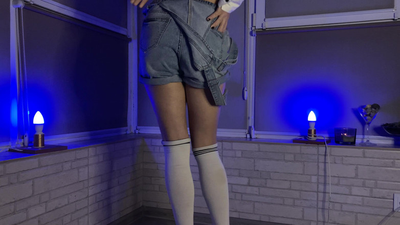 teentiabeanie: Sensual cam branca de joelhos 3