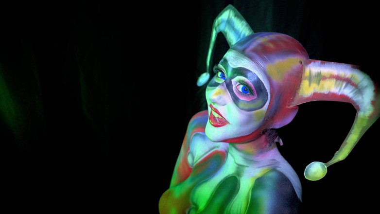 Em Yang: Harley Quinn dá a Puddin a melhor bodypaint bj