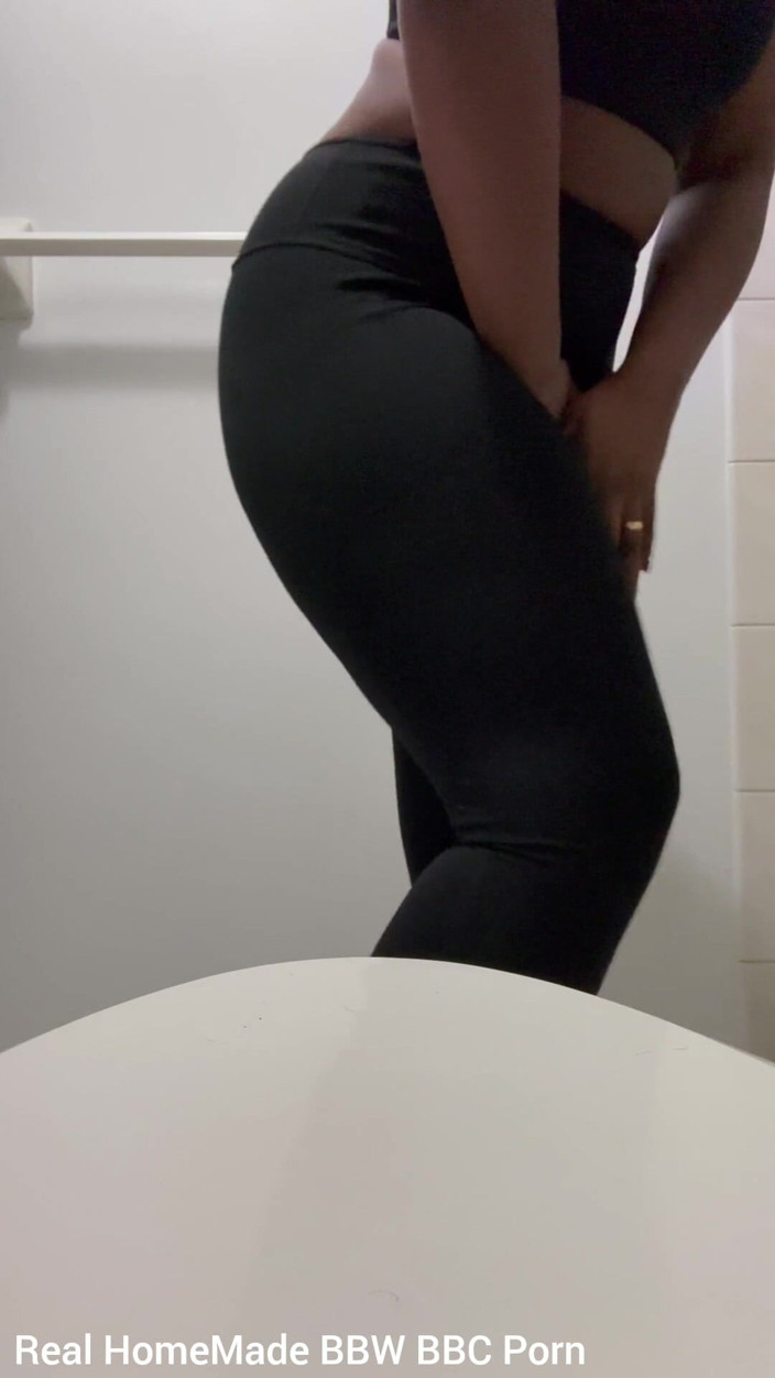 Super sexy ebony cuties: Faccio come mi hanno detto tenendo il mio wee tutto...