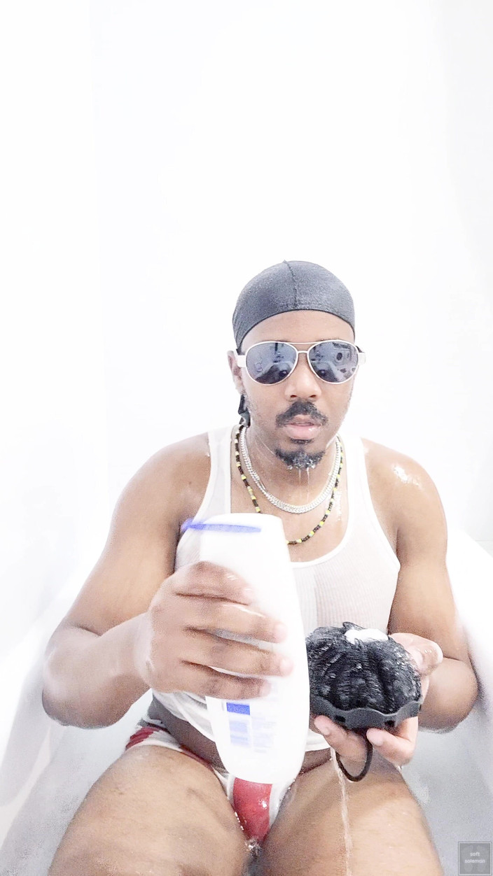 Soft Soleman: Vücudumu banyoda yıkıyorum (3) (2025)