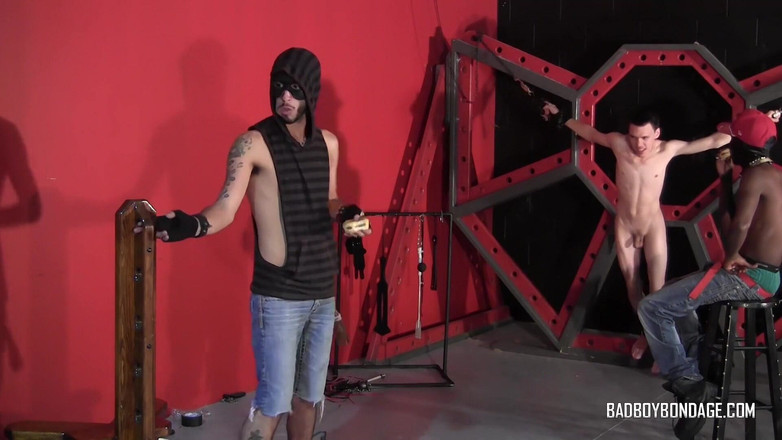 Bad boys bootcamp: A loro piace farlo implorare