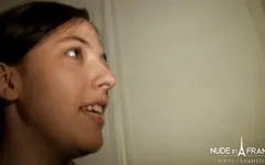 Safada peituda francesa adolescente duplamente penetrada e facial em sexo a três