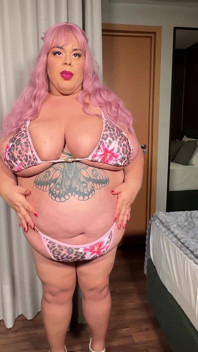 La grande pancia angel bella donnona con la figa con fisting è abbastanza rosa