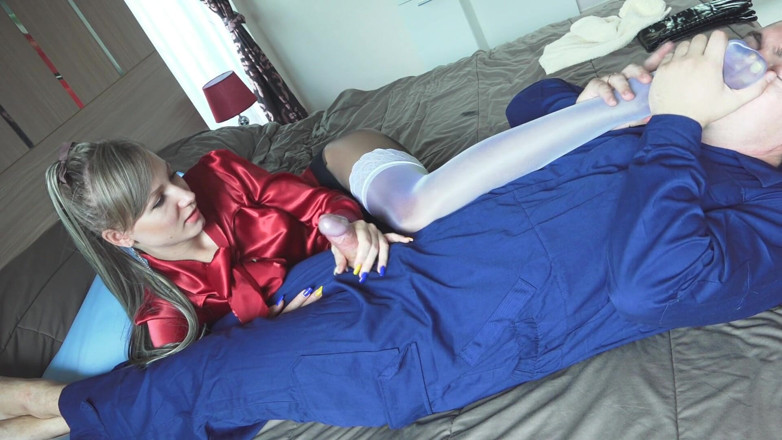 Angel The Dreamgirl: You going mad off my nyloned legs