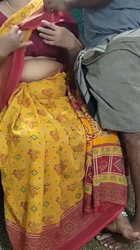 Un jeune homme baise avec une tatie desi
