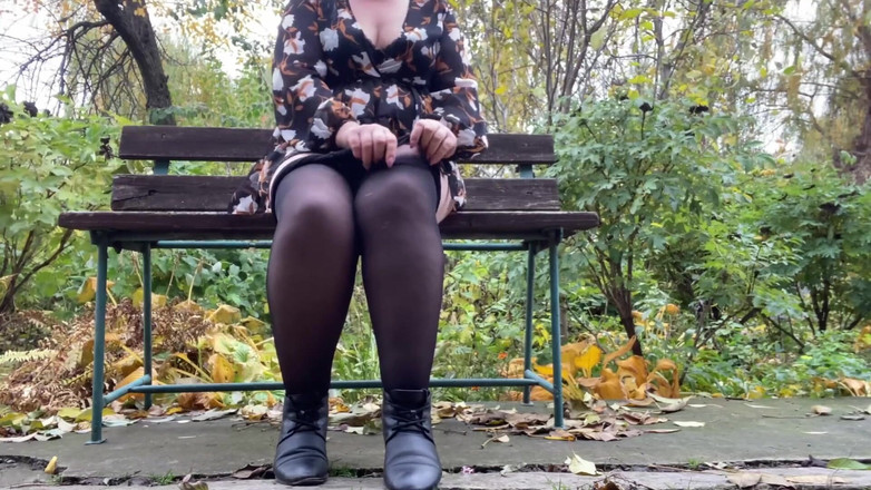 OurFetishLife: Mogen styvmor klär av sig utomhus