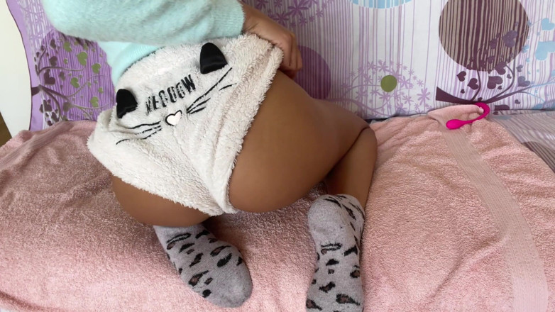 Baby Fitness: Ich wichs meine enge, süße muschi