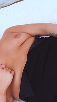 Trans BBW hottie Naomi Moan jacks off