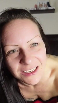 Co jest z tobą nie tak? Normalni ludzie nie fantazjują o tym, co robisz, spójrz na ciebie. Będę ci nadal przypominać, że