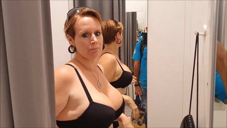 User horny bitch: Bra Fitting in the Store
