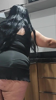 Ibu tiri perjalanan, peminat solo dalam ereksi perlahan, di dapur