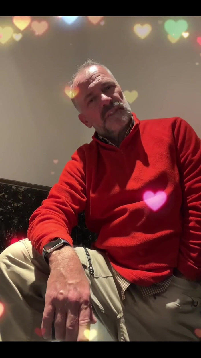 Daddybearvlc: Bergabunglah denganku untuk perjamuan valentine di semua platform.. tapi live...