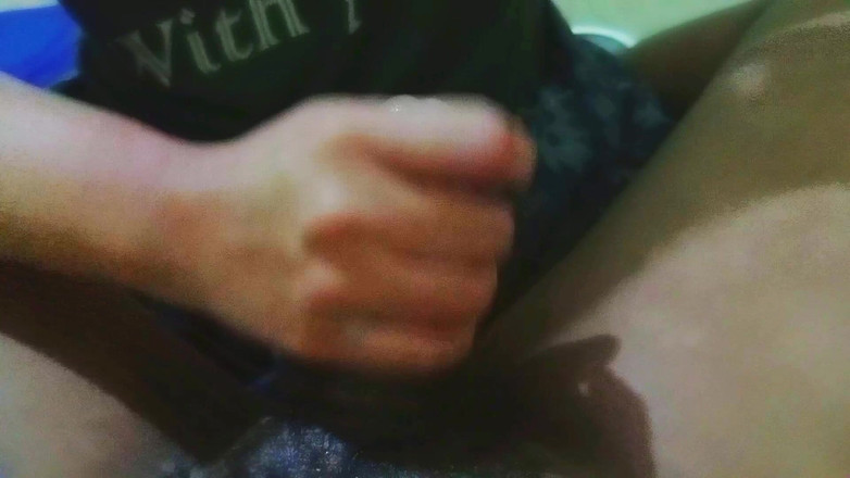 Angelina pop: 我的妻子在休息时按摩她同事的鸡巴