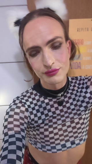 Sisssyl: Cool Looking Girl