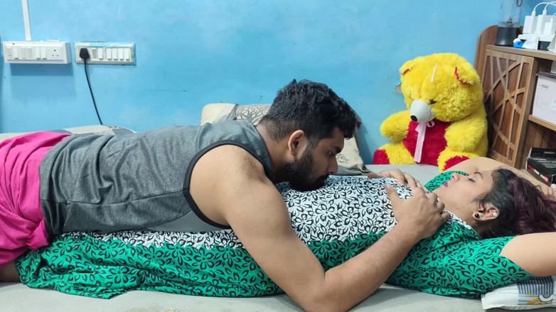 Vaigavarun Feet romance: malloo patni choot ragarna aur stan pres ke saath chunban...