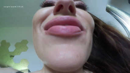 SophiaSmithUK: mujhe tumhen chaatne do