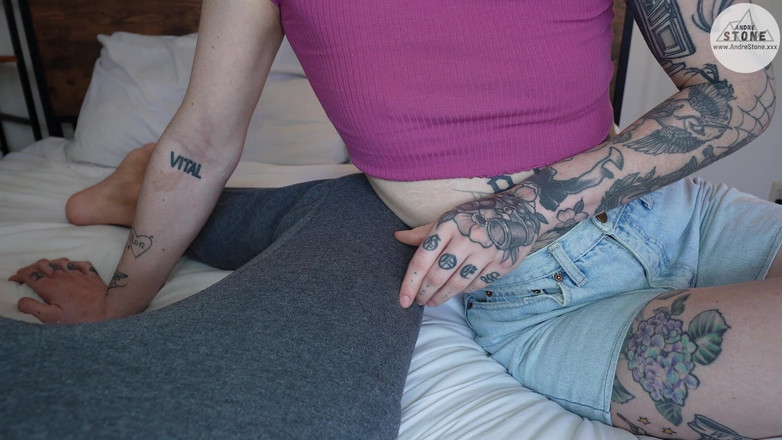 Andre Stone: Bästa väns heta tatuerade flickvän Salem Nox förför dig