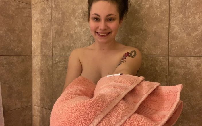 Lenna Lux: Step Sis Stockings एकल