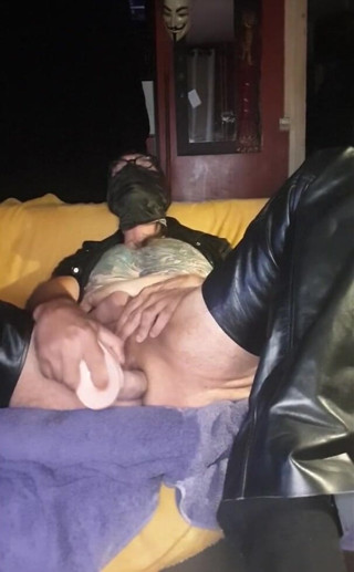 Cockplay4u: Götümde büyük bir dildoyla oynuyorum