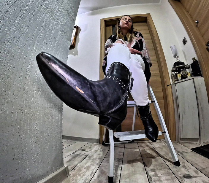 Mistressyammyboots: 내 발바닥을 원해? 그들을 적립하실 수 있습니다.