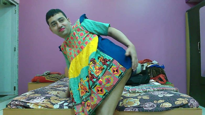 Cute & Nude Crossdresser: Sissy travestie sexy femboy, douce sucette, masturbation et éjaculation dans une...