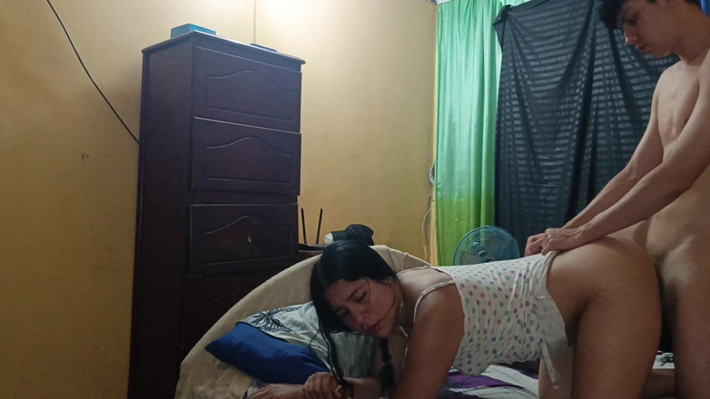 Artemisa74: Meine kolumbianische stiefmutter ruft mich in ihr zimmer, um meinen...