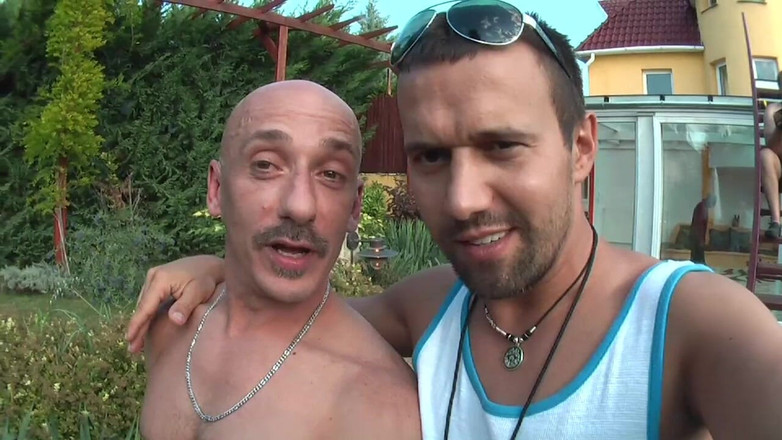 Gang Bang Germany: Глотание спермы и гэнгбэнг-оргия на моем заднем дворе со множеством девушек в любительском видео