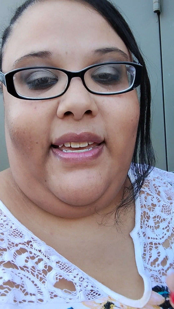 Jessica pigslut: Mostrando meus peitos ao ar livre!
