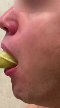 Senaman tekak yang sangat kotor dengan pisang dan susu. Bukan untuk Semua Orang