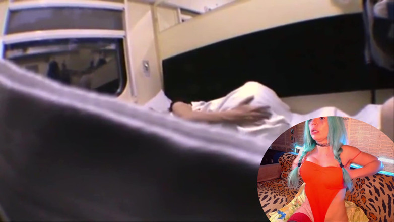 Blowjobs Alice: MILF masturbates on the train
