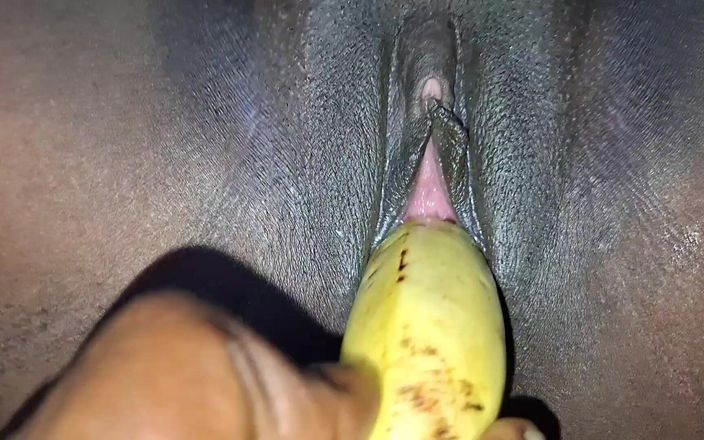 BMCs: Cewek ini suka banget memeknya dientot timun dan pisang sampai...